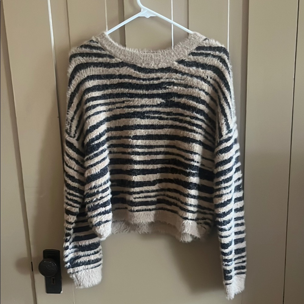 Jessica Simpson Black and Cream Crew Neck Sweater